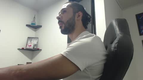 Snapshot of andruwang chatting on December 19, 2024, 5:07 am Andru online show from December 19, 2024, 5:07 am