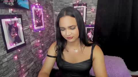 Snapshot of andrys_hot chatting on November 19, 2025, 2:22 am Andrys online show from November 19, 2025, 2:22 am