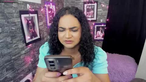 Snapshot of andrys_hot chatting on November 28, 2025, 12:35 am Andrys online show from November 28, 2025, 12:35 am