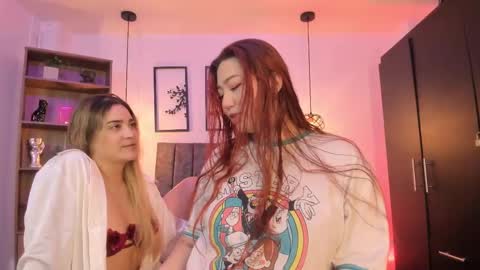 Snapshot of andy_and_emma chatting on February 15, 2025, 12:33 pm andy_and_emma online show from February 15, 2025, 12:33 pm