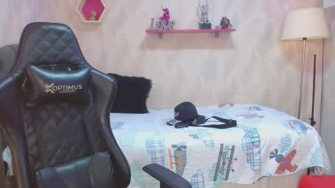 andy_dan1 online show from February 13, 2025, 7:21 pm