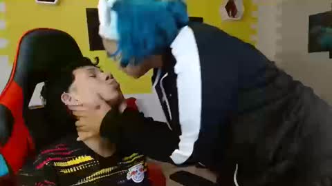 andy_dan1 online show from October 15, 2025, 2:50 pm