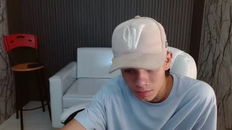 andy_dan1 online show from October 23, 2025, 3:33 pm