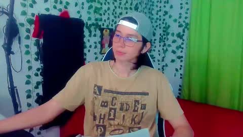 Snapshot of andy_gray01 chatting on September 28, 2025, 4:45 pm Andy Gray online show from September 28, 2025, 4:45 pm