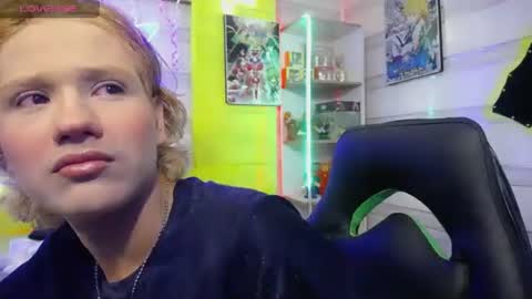 Snapshot of andy_staar18 chatting on November 28, 2025, 8:11 pm andy online show from November 28, 2025, 8:11 pm