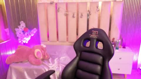 Andy tay online show from December 1, 2025, 3:44 am