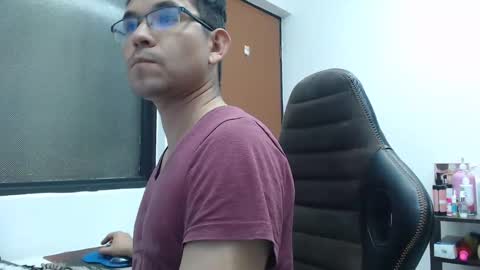 Snapshot of andyisasexmirrage chatting on December 28, 2024, 12:04 am Andres online show from December 28, 2024, 12:04 am