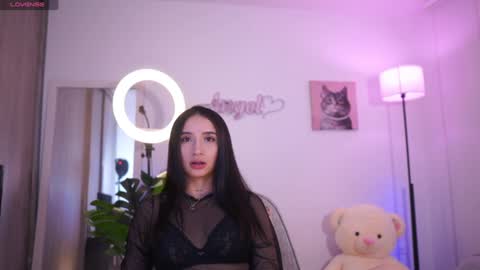 Snapshot of angeeel_ chatting on September 30, 2025, 5:12 am Angel online show from September 30, 2025, 5:12 am