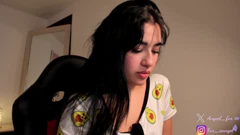 Snapshot of angeel_fox chatting on January 25, 2025, 11:43 pm Angel online show from January 25, 2025, 11:43 pm