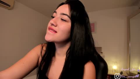 Snapshot of angeel_fox chatting on January 26, 2025, 10:12 am Angel online show from January 26, 2025, 10:12 am