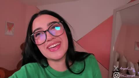 Snapshot of angeel_fox chatting on November 9, 2025, 4:44 am Angel online show from November 9, 2025, 4:44 am