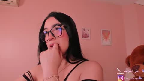 Snapshot of angeel_fox chatting on November 19, 2025, 3:28 am Angel online show from November 19, 2025, 3:28 am