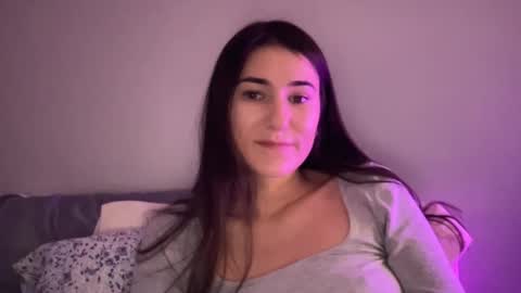 Snapshot of angel_babyyy1 chatting on October 24, 2025, 1:35 am Angel baby anna online show from October 24, 2025, 1:35 am