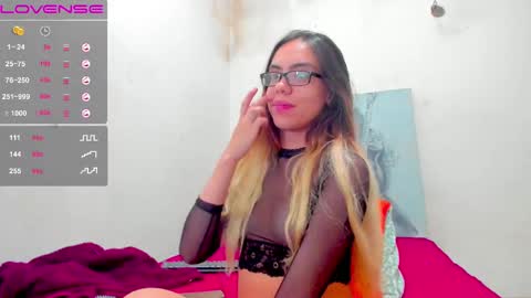Snapshot of angel_blondie_ chatting on February 13, 2025, 7:45 am Anglica online show from February 13, 2025, 7:45 am