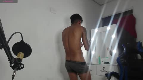 Snapshot of angel_latinguy chatting on October 18, 2025, 9:26 pm Angel online show from October 18, 2025, 9:26 pm