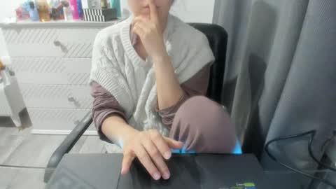 Snapshot of angel_lee__ chatting on December 6, 2024, 11:33 am angel_lee__ online show from December 6, 2024, 11:33 am