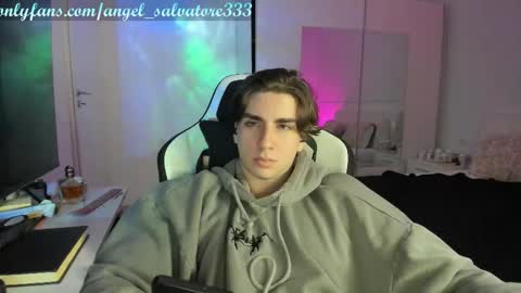 Angel online show from December 5, 2025, 7:43 pm