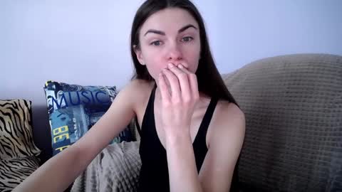 Snapshot of angel_zoe77 chatting on March 7, 2025, 9:18 am Zoe online show from March 7, 2025, 9:18 am