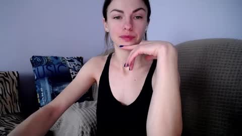 Snapshot of angel_zoe77 chatting on October 17, 2025, 9:01 am Zoe online show from October 17, 2025, 9:01 am