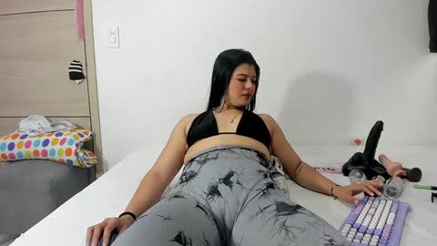 Snapshot of angela_lia_ chatting on January 7, 2025, 3:02 pm Angela online show from January 7, 2025, 3:02 pm