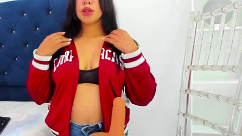 Snapshot of angela_santana_ chatting on January 14, 2025, 7:21 pm Angela online show from January 14, 2025, 7:21 pm