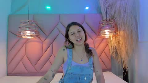 Snapshot of angelaa_cute chatting on December 8, 2024, 12:41 pm ANGELA online show from December 8, 2024, 12:41 pm