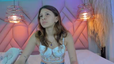 Snapshot of angelaa_cute chatting on December 31, 2024, 12:15 pm ANGELA online show from December 31, 2024, 12:15 pm