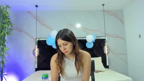 Snapshot of angelaa_cute chatting on October 4, 2025, 12:14 pm ANGELA online show from October 4, 2025, 12:14 pm