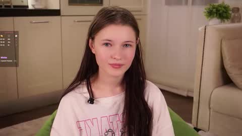 Snapshot of angelabalay chatting on September 14, 2025, 11:09 am Mary online show from September 14, 2025, 11:09 am