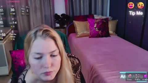 AngelAyyla online show from November 19, 2025, 4:07 pm