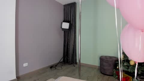 Snapshot of angelbae_ chatting on December 15, 2024, 5:31 pm AngelBae  online show from December 15, 2024, 5:31 pm