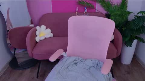 Snapshot of angelbraunn chatting on October 9, 2025, 12:03 pm angel online show from October 9, 2025, 12:03 pm