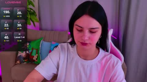 Snapshot of angelbraunn chatting on October 23, 2025, 10:14 am angel online show from October 23, 2025, 10:14 am