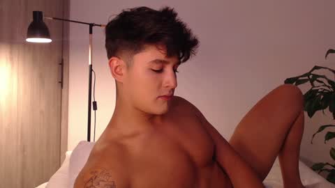 Snapshot of angelcossio chatting on December 11, 2024, 9:23 pm Angel online show from December 11, 2024, 9:23 pm