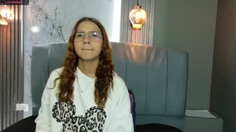 Snapshot of angeles_azul chatting on September 14, 2025, 4:39 pm angel online show from September 14, 2025, 4:39 pm