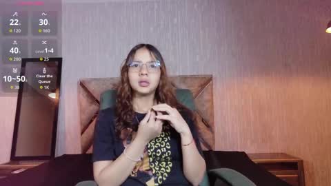 Snapshot of angeles_azul chatting on October 4, 2025, 11:52 am angel online show from October 4, 2025, 11:52 am