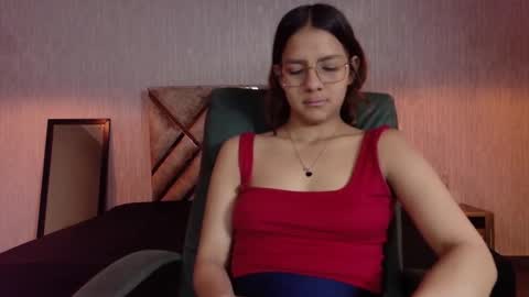 Snapshot of angeles_azul chatting on October 15, 2025, 1:44 pm angel online show from October 15, 2025, 1:44 pm