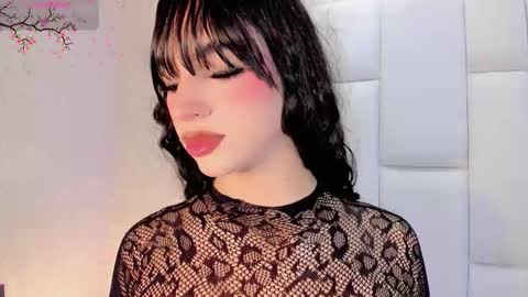 angeles_bust online show from November 30, 2025, 8:24 pm