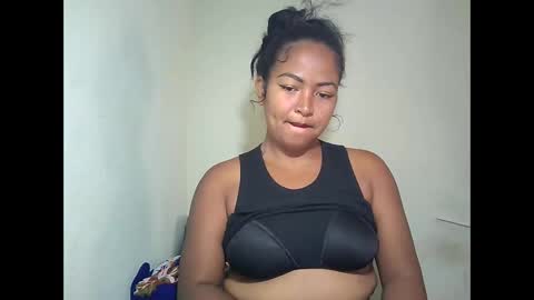 Snapshot of angelice33 chatting on December 17, 2025, 6:19 am angelice33 online show from December 17, 2025, 6:19 am