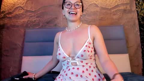 Snapshot of angelinablanc_ chatting on November 7, 2025, 11:32 am ANGELINA online show from November 7, 2025, 11:32 am