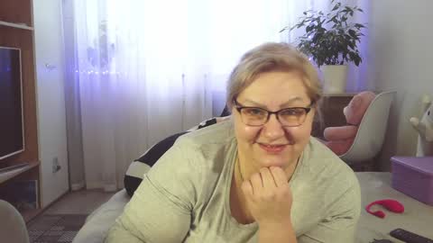 Snapshot of angelinaglam chatting on December 13, 2024, 12:06 pm AngelinaGlam online show from December 13, 2024, 12:06 pm