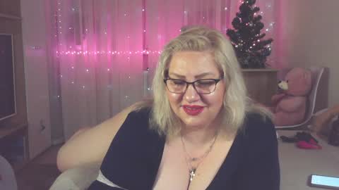 Snapshot of angelinaglam chatting on December 20, 2024, 2:38 pm AngelinaGlam online show from December 20, 2024, 2:38 pm
