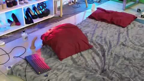 Angel online show from March 2, 2025, 4:17 am