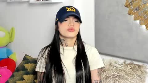 Angeline Smith  online show from December 17, 2024, 6:35 am