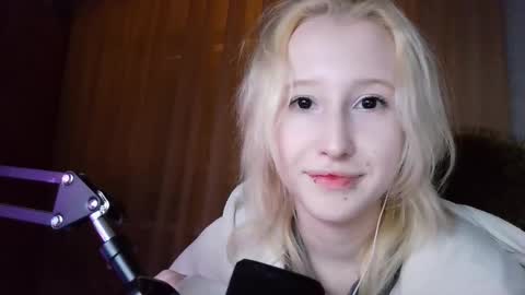 Snapshot of angelkortright chatting on December 18, 2025, 5:52 pm Marry online show from December 18, 2025, 5:52 pm