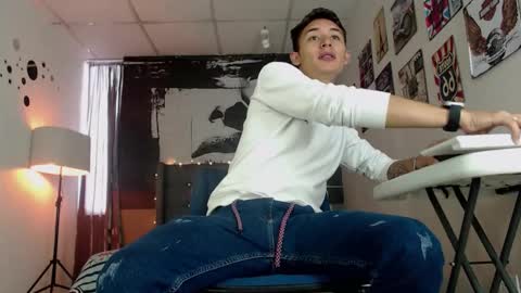 Angel online show from November 22, 2025, 7:46 pm