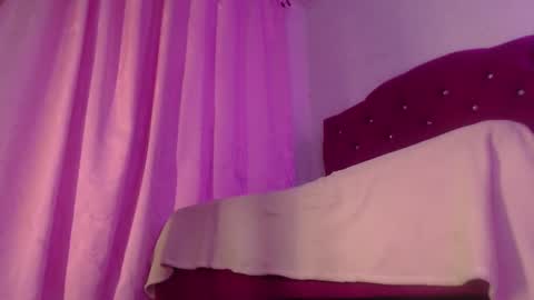 Snapshot of angellike_doll chatting on January 25, 2025, 10:18 pm Angellike online show from January 25, 2025, 10:18 pm