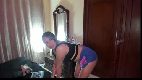 Snapshot of angellys_fit chatting on December 19, 2024, 12:02 am Angel online show from December 19, 2024, 12:02 am