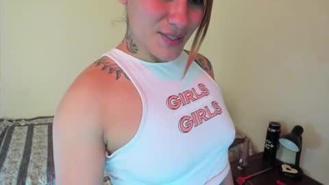 Snapshot of angellys_fit chatting on October 18, 2025, 9:37 pm Angel online show from October 18, 2025, 9:37 pm