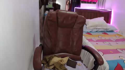 Snapshot of angelofcumx chatting on December 14, 2025, 3:34 am sabina online show from December 14, 2025, 3:34 am